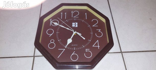 Nyolcszögletű kvarc falióra