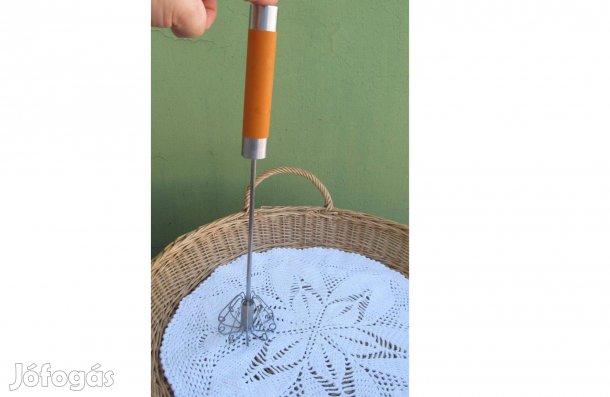 Nyomásra forgó kézi habverő