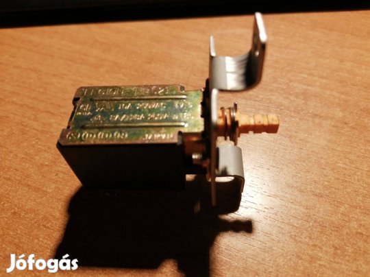 Nyomógombos hálózati kapcsoló Legion