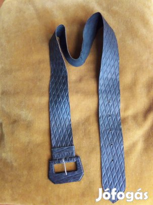 Nyomott mintás női bőr öv csattal, fekete