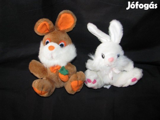 Nyuszi 2 játékfigura új 20 plüss egybe mezei nyúl répával mesefigurák