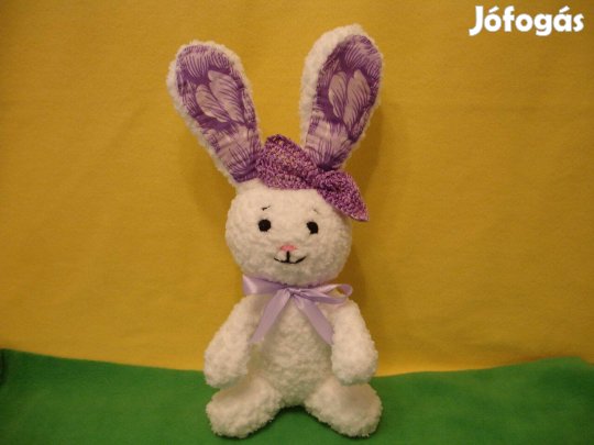 Nyuszi fehér puha fonálból horgolt figura