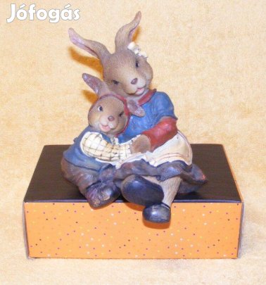 Nyuszi figura kisnyuszival