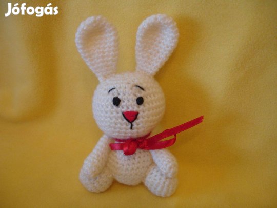 Nyuszi horgolt figura