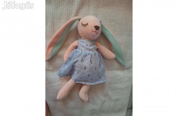 Nyuszi plüss figura