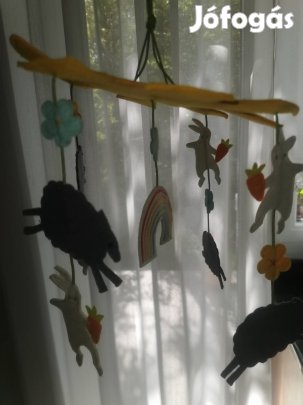 Nyuszis, bárányos, szivárványos Kiságyforgó filc anyagból, új