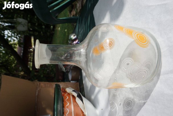 Öblös, vékony nyakú díszüveg kiöntő eladó