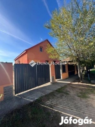 Ócsai 100 nm-es ház eladó