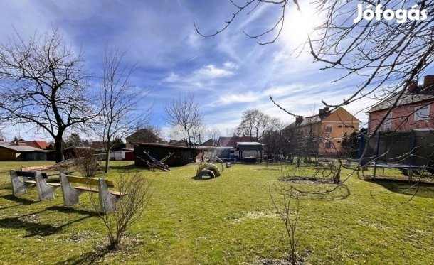 Ócsai 59 nm-es lakás eladó