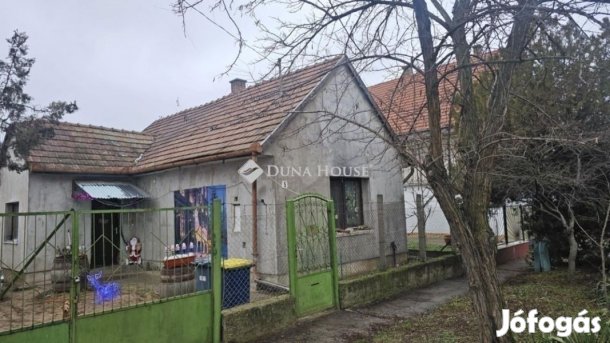 Ócsai 63 nm-es ház eladó