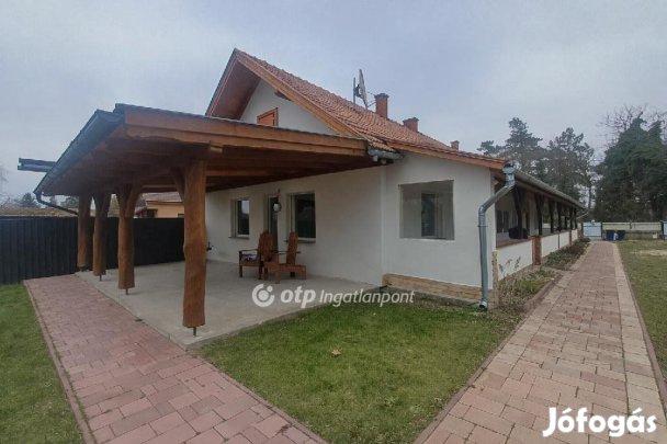 Ócsai eladó 168 nm-es ház