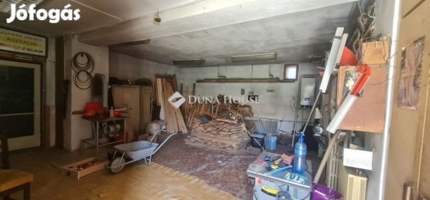 Ócsai eladó 180 nm-es ház