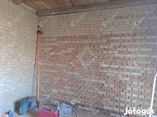 Ócsárdon, felújítás alatt álló családi ház eladó