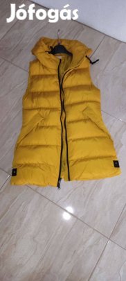 Okkersárga, mustársárga, sárga hosszított, steppelt mellény