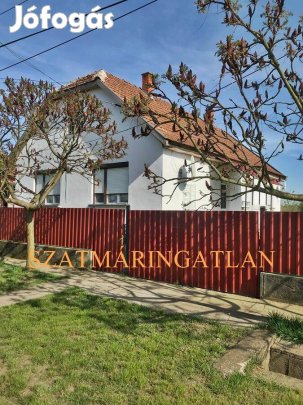 Ököritófülpösön a Holt Szamosra nyúló telken családi ház eladó!!