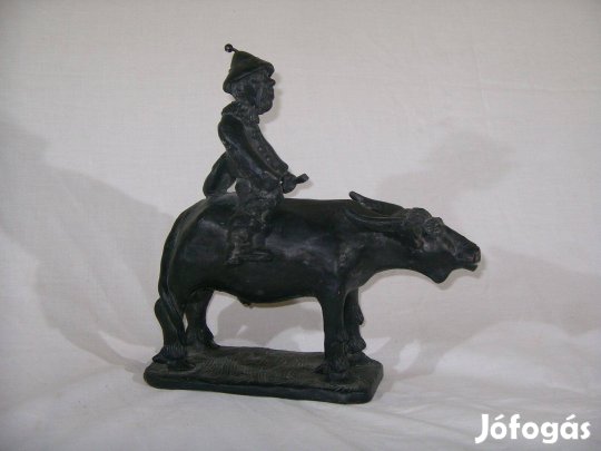 Ökörlovaglás - korondi agyagszobor 22 x 23 cm eladó