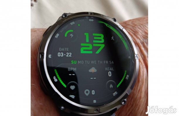 Okosóra 1100 mAh akkuval, 100 sportmóddal, zseblámpával és iránytűvel
