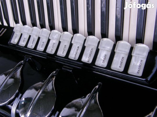 Olasz Serenelli profi 120 b. harmonika tangóharmonika