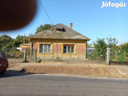 Olcsóbban eladó Családi ház Iváncsán Építési telekkel