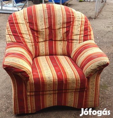 Olcsón elvihető sarokülö és fotel.