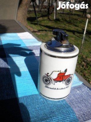 Old timer autós porcelán foglalatú asztali öngyújtó