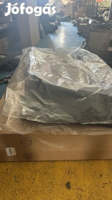 Oldal burkolat proace eladó