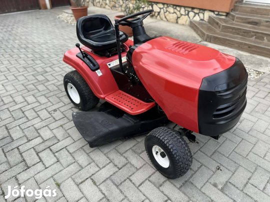 Oldaltkidobós fűnyirótraktor szép állapotban eladó 