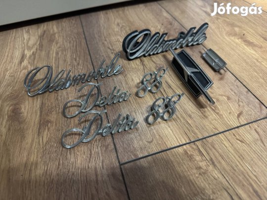 Oldsmobile Delta 88 embléma felirat szett
