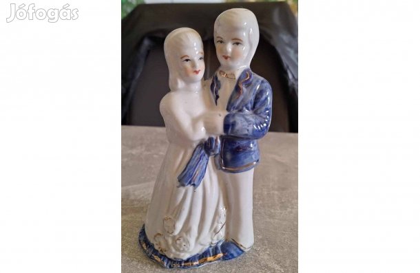 Ölelkező pár porcelán dísz