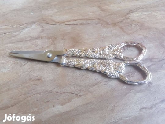Olló formájú dísztárgy eladó!