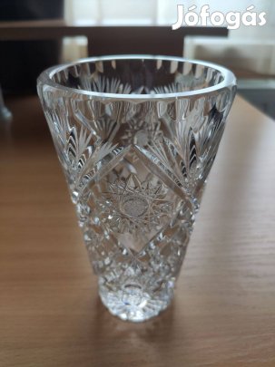 Ólomkristály váza gazdag mintázattal