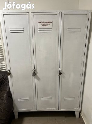 Öltözőszekrény és polc