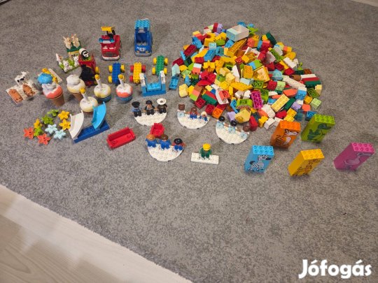 Ömlesztett duplo sok ember és állatfigurával