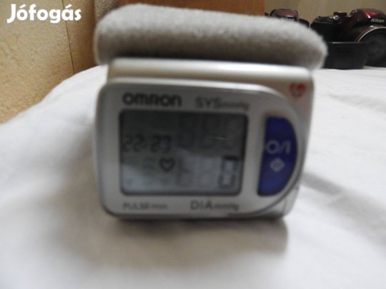 Omron Csuklós Vérnyomásmérö