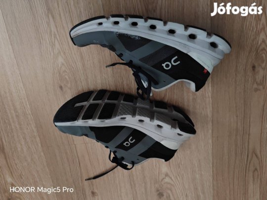 On Cloud hibás női sportcipő 38.5