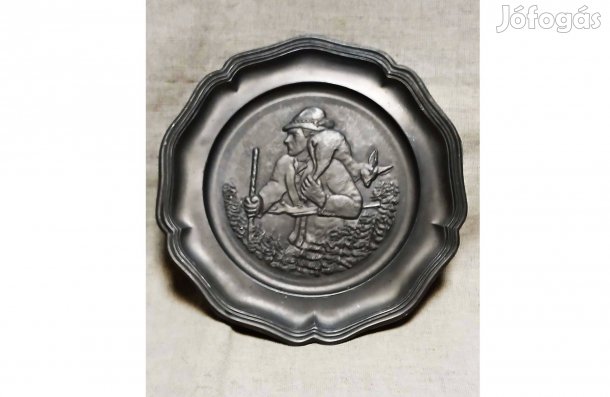 Ón fali tányér, vadászjelenettel, átmérője : 23 cm (V-001)