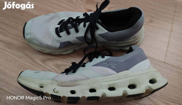 On hibás női sportcipő 39