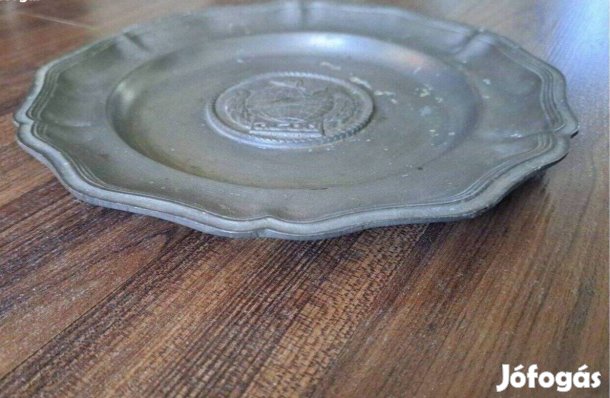 Ón jelenetes falitányér