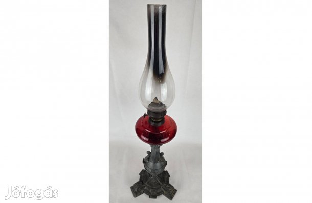 Ón talpú, asztali petroleum lámpa.(T:176)
