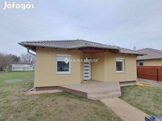 Önálló, újépítésű családi ház