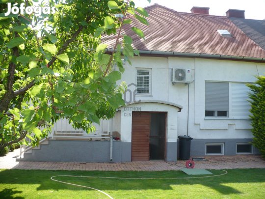 Önálló családi ház a klasszikus Nagyerdőn eladó