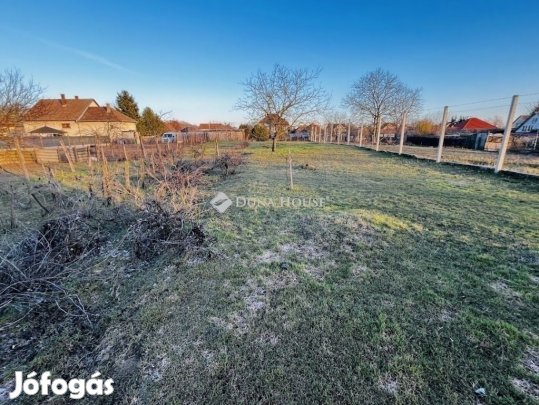 Önálló családi ház nagy telekkel