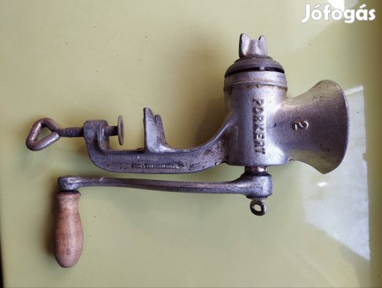 Önélező, retro húsdaráló!