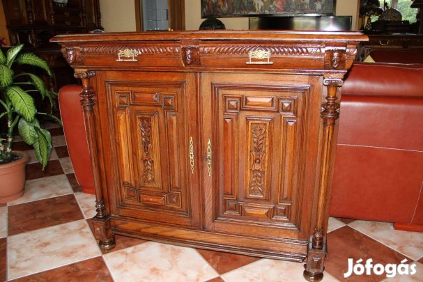 Ónémet, dúsan faragott komód