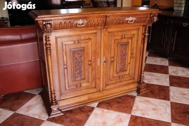 Ónémet, dúsan faragott tölgyfa komód
