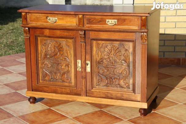 Ónémet dúsan faragott komód