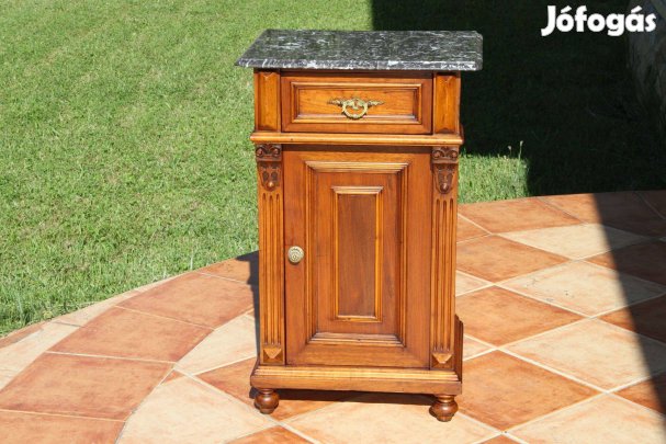 Ónémet faragott, márványlapos éjjeliszekrény