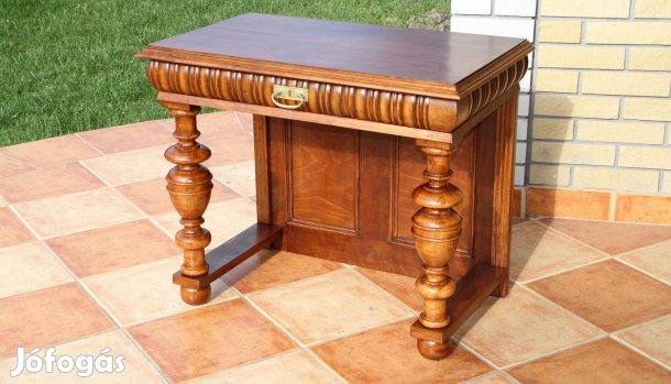 Ónémet faragott konzolasztal