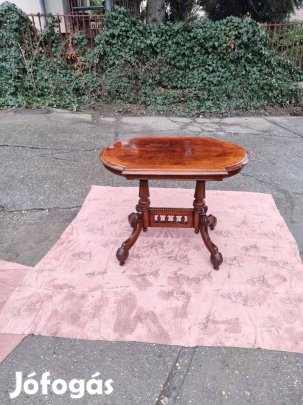 Ónémet szalonasztal.