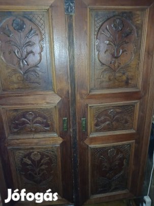 Ónémet szekrény csodálatos virágmintákkal eladó